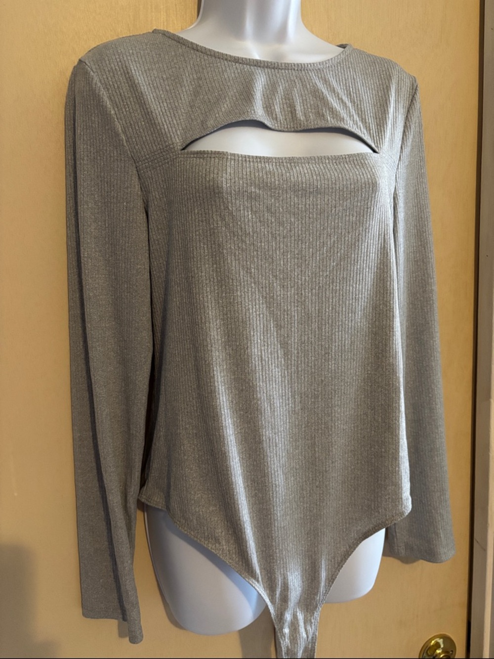 Express: Long-Sleeve Ribbed Cutout Bodysuit in Light Gray